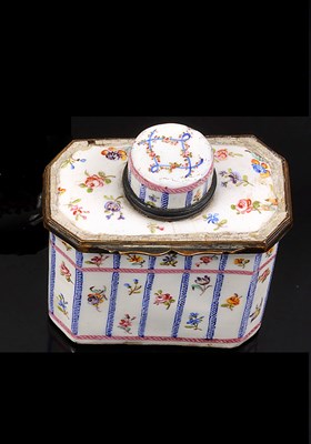 Lot 282 - A GEORGE III ENAMEL BONBONNIERE