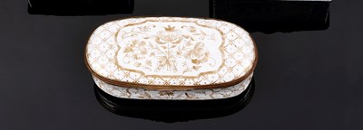 Lot 284 - AN ENAMEL SNUFF BOX