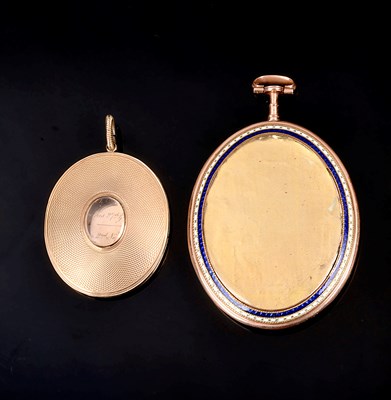 Lot 301 - A GEORGE III ENAMELLED GOLD-CASED LOCKET/MINIATURE FRAME