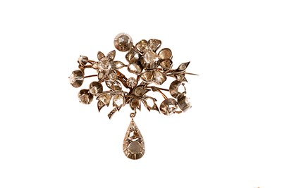 Lot 338 - DIAMOND BROOCH