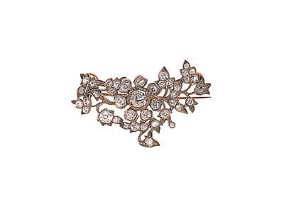 Lot 379 - DIAMOND BROOCH