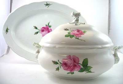 Lot 14 - A GROUP OF MEISSEN TABLE WARES