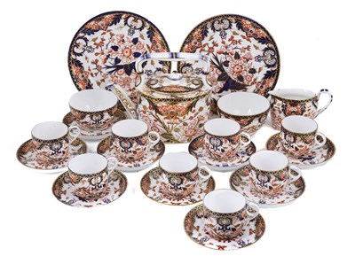 Lot 17 - A CROWN DERBY IMARI PATTERN PART TEA SET