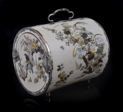 Lot 78 - A JAPANESE SHIBAYAMA AND SILVER-MOUNTED IVORY CASKET