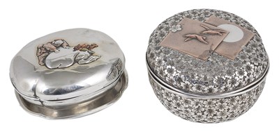 Lot 83 - A JAPANESE SILVER BOX AND COVER WITH STAND