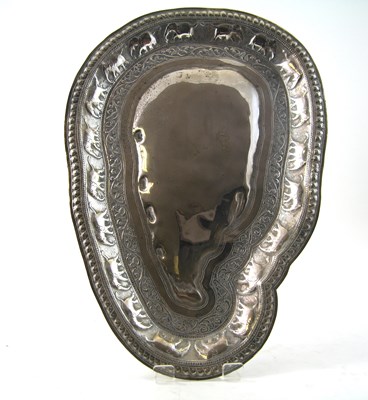 Lot 89 - A CEYLONESE SILVER DISH