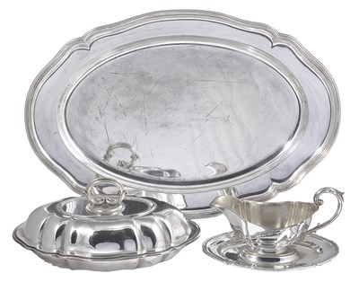 Lot 98 - A SET OF THREE GERMAN SILVER SERVING PIECES