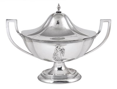 Lot 100 - A GERMAN SILVER SOUP TUREEN AND COVER