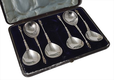 Lot 132 - A SET OF SIX VICTORIAN SILVER FRUIT SPOONS