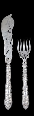 Lot 149 - A PAIR OF VICTORIAN SILVER FISH SERVERS