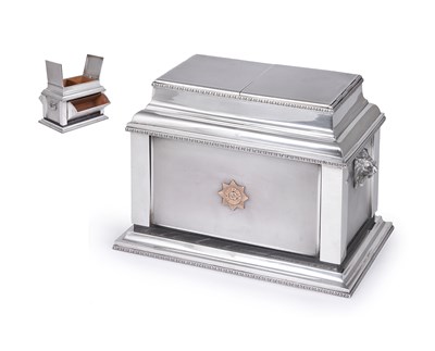 Lot 151 - A GEORGE V SILVER PATENT CIGARETTE BOX