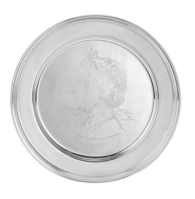 Lot 157 - A ROYAL COMMEMORATIVE SILVER DISH