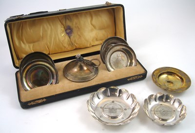 Lot 176 - A SET OF FOUR SILVER ASH TRAYS AND A SPIRIT LIGHTER