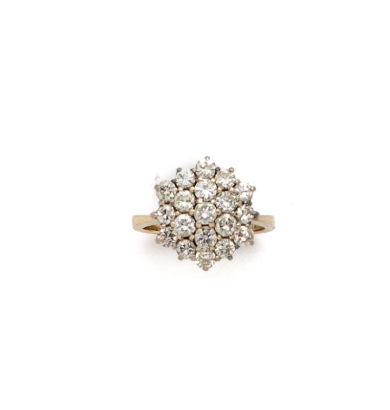 Lot 330 - DIAMOND RING, 1960s