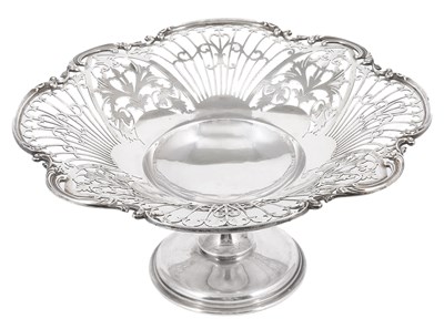 Lot 193 - A GEORGE V SILVER SWEETMEAT DISH