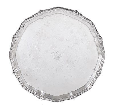 Lot 194 - AN EDWARDIAN SILVER SALVER