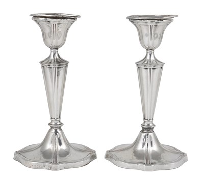 Lot 195 - A PAIR OF EDWARDIAN SILVER CANDLESTICKS