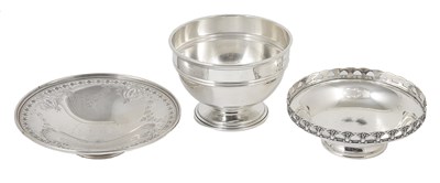 Lot 201 - A GEORGE V SILVER SWEETMEAT DISH