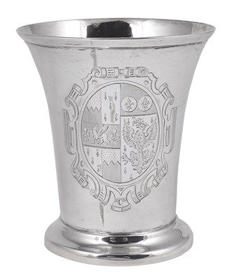 Lot 206 - AN EDWARDIAN SILVER BEAKER