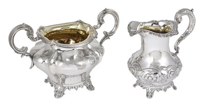 Lot 238 - A VICTORIAN SILVER SUGAR BOWL