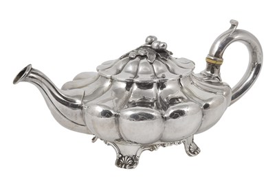 Lot 252 - A GEORGE IV SILVER TEAPOT