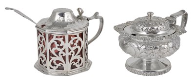 Lot 254 - A GEORGE IV SILVER MUSTARD POT