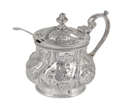 Lot 255 - A WILLIAM IV SILVER MUSTARD POT