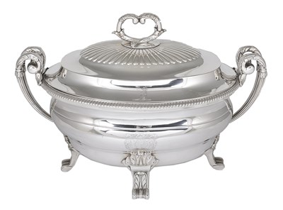 Lot 259 - A GEORGE III SILVER SOUP TUREEN AND COVER