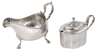 Lot 266 - AN IRISH GEORGE III SILVER SAUCEBOAT