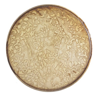 Lot 311 - A WILLIAM III PRESSED HORN SNUFF BOX AND COVER