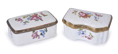 Lot 318 - A GERMAN ENAMEL SNUFF BOX