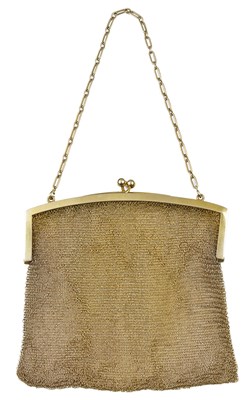 Lot 351 - A GOLD MESH EVENING BAG