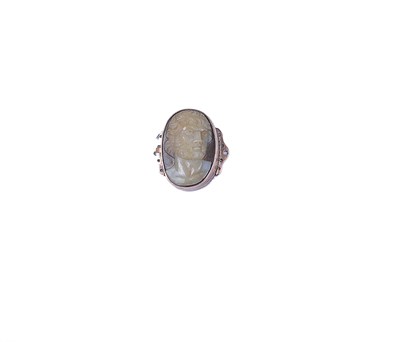 Lot 373 - HARDSTONE CAMEO CLASP