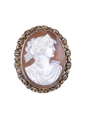 Lot 375 - SHELL CAMEO BROOCH