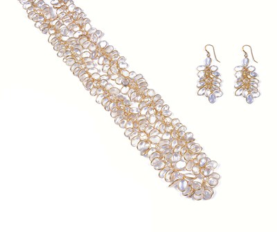 Lot 386 - MOONSTONE DEMI-PARURE