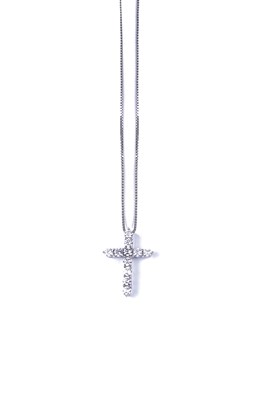 Lot 389 - DIAMOND CROSS PENDANT