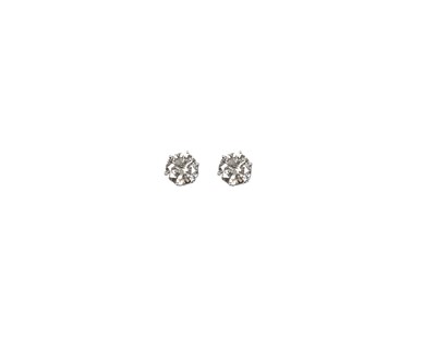 Lot 391 - PAIR OF DIAMOND STUDS