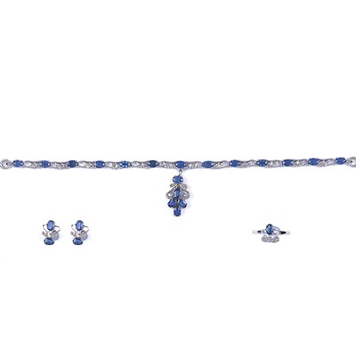 Lot 397 - SAPPHIRE AND DIAMOND PARURE