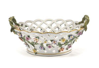 Lot 12 - A MEISSEN CHESTNUT BASKET, LATE 19TH / EARLY 20TH CENTURY