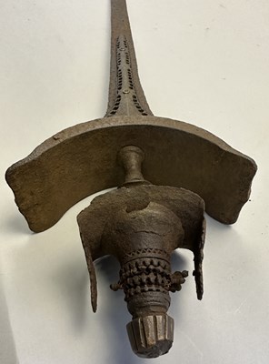 Lot 525 - A SOUTH INDIAN SWORD, LATE 15TH/16TH CENTURY, TAMIL NADU OR TRAVANCORE