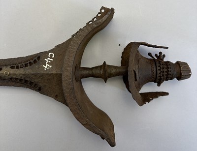 Lot 525 - A SOUTH INDIAN SWORD, LATE 15TH/16TH CENTURY, TAMIL NADU OR TRAVANCORE