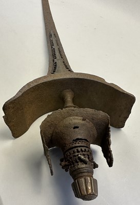 Lot 525 - A SOUTH INDIAN SWORD, LATE 15TH/16TH CENTURY, TAMIL NADU OR TRAVANCORE