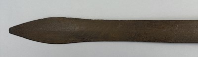 Lot 526 - AN EARLY INDIAN BROADSWORD (KHANDA), 16TH/17TH CENTURY, POSSIBLY MADRAS