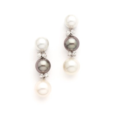 Lot 316 - PAIR OF CULTURED PEARL AND DIAMOND PENDENT EARRINGS