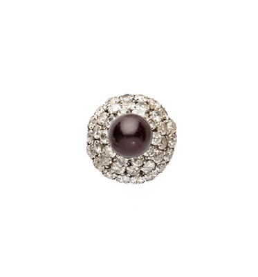 Lot 303 - CULTURED PEARL AND DIAMOND RING