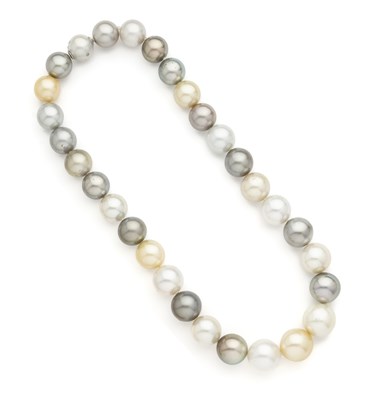 Lot 279 - CULTURED PEARL NECKLACE