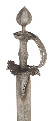 Lot 8 - A RARE INDIAN SWORD (KHANDA), LATE 16TH/17TH CENTURY, PROBABLY HYDERABAD OR GOLCONDA, ANDHRA PRADESH