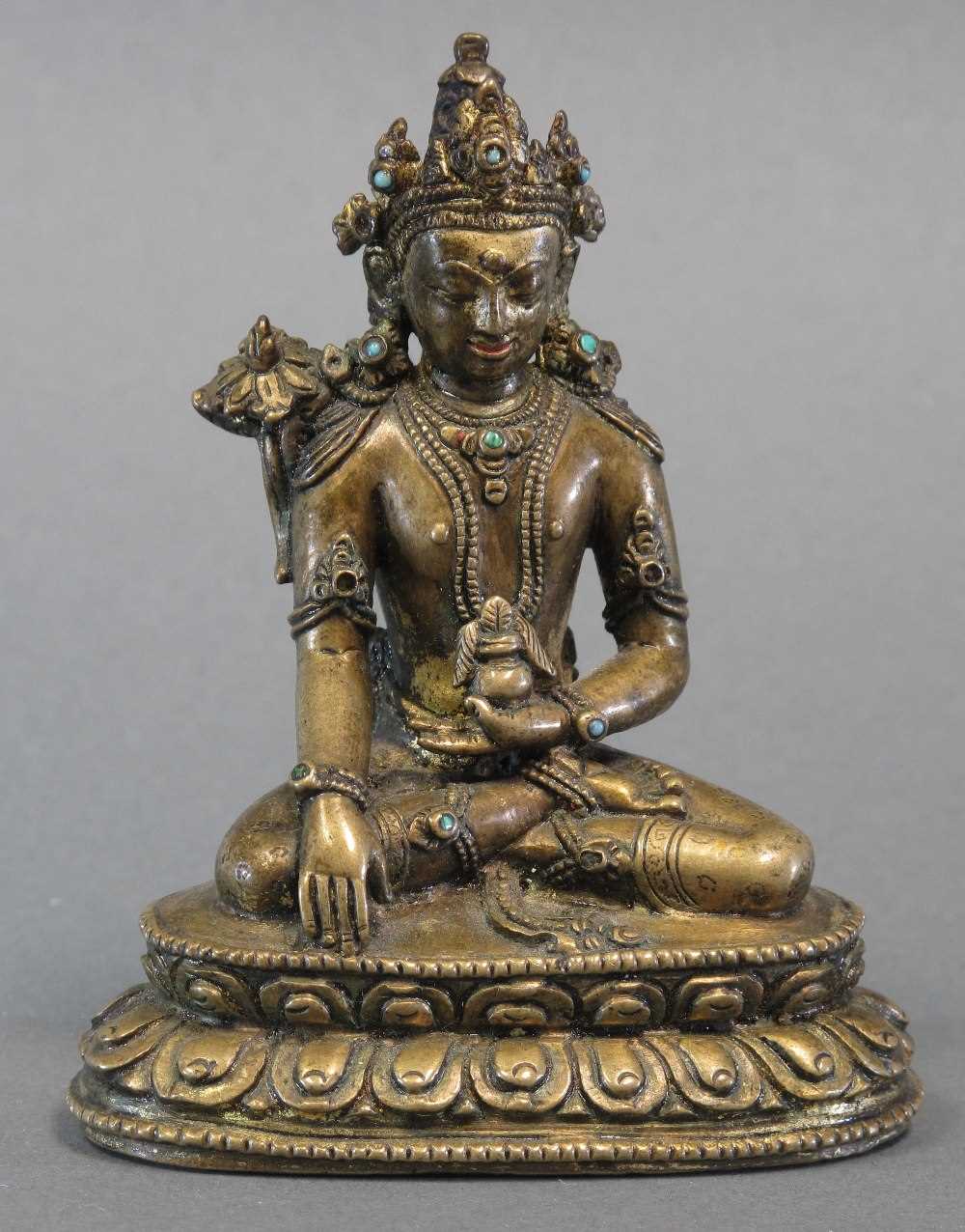 Lot 9 - A SMALL BRONZE FIGURE OF AKSOBHYA BUDDHA