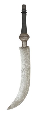 Lot 61 - A SOUTH INDIAN HATCHET (ARUVAL), 17TH/18TH CENTURY, PROBABLY KOCHI, KERALA