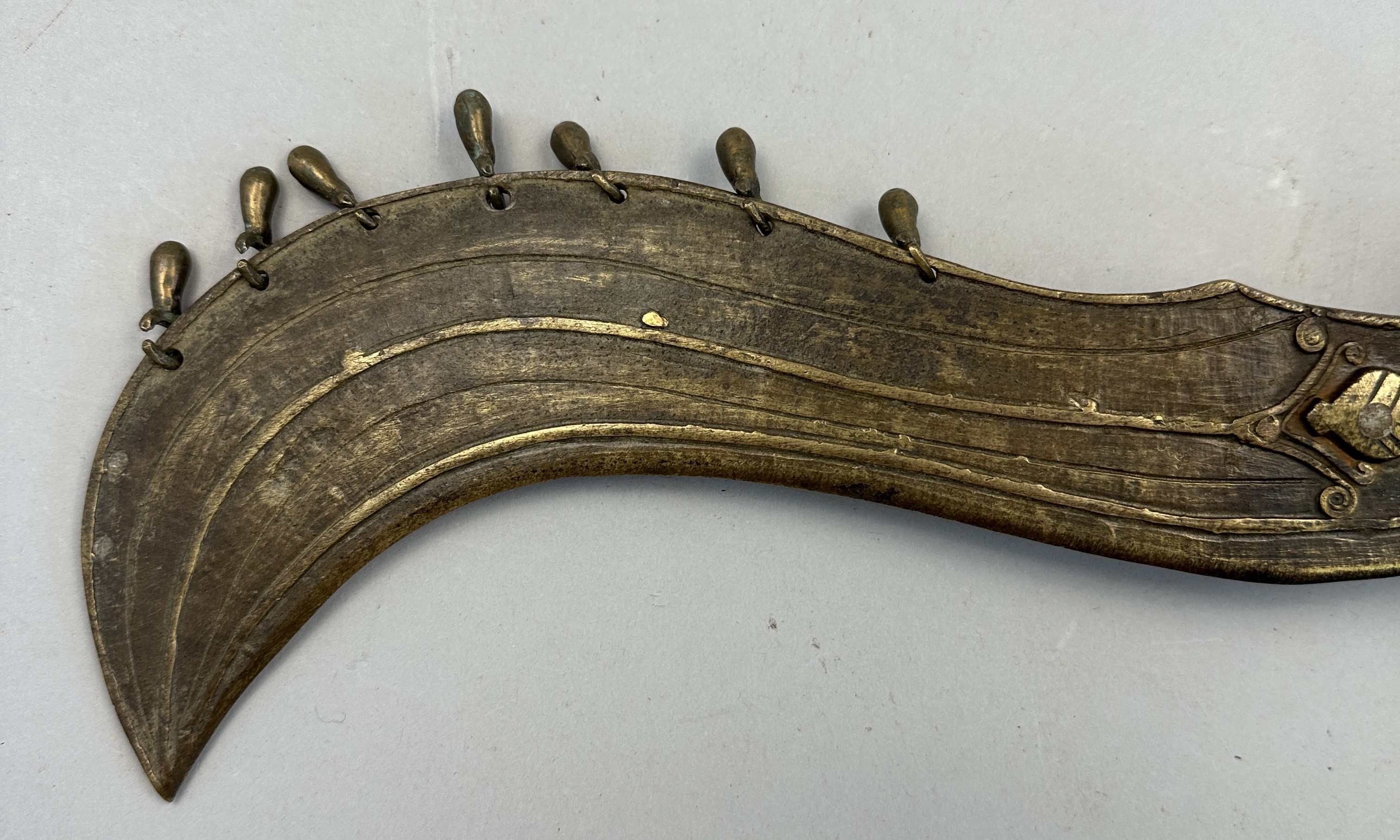 Lot 536 - A SOUTH INDIAN CEREMONIAL HATCHET (ARUVAL),